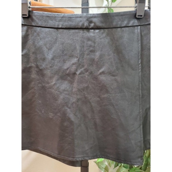 Iris Los Angeles Women's Black Faux Leather Skater Wrap Skirt Size Large - Picture 7 of 16